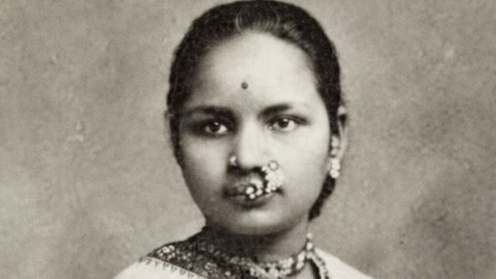 भारत की पहली महिला डॉक्टर आनंदीबाई जोशी की ऐतिहासिक और प्रेरणादायक तस्वीर